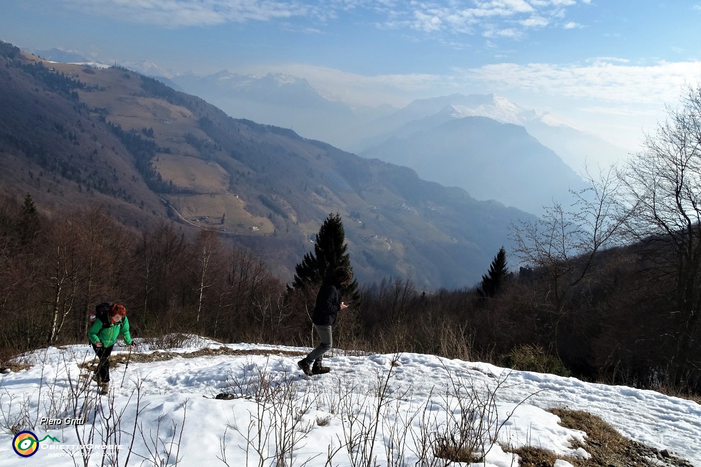 17 Sentiero per buona parte ricoperto di neve .JPG